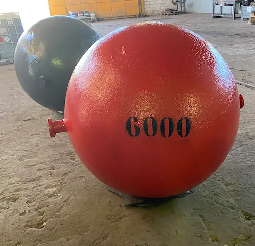 Esferas metálicas fundidas DropBall de 6 toneladas acabadas na fundição, prontas para expedição